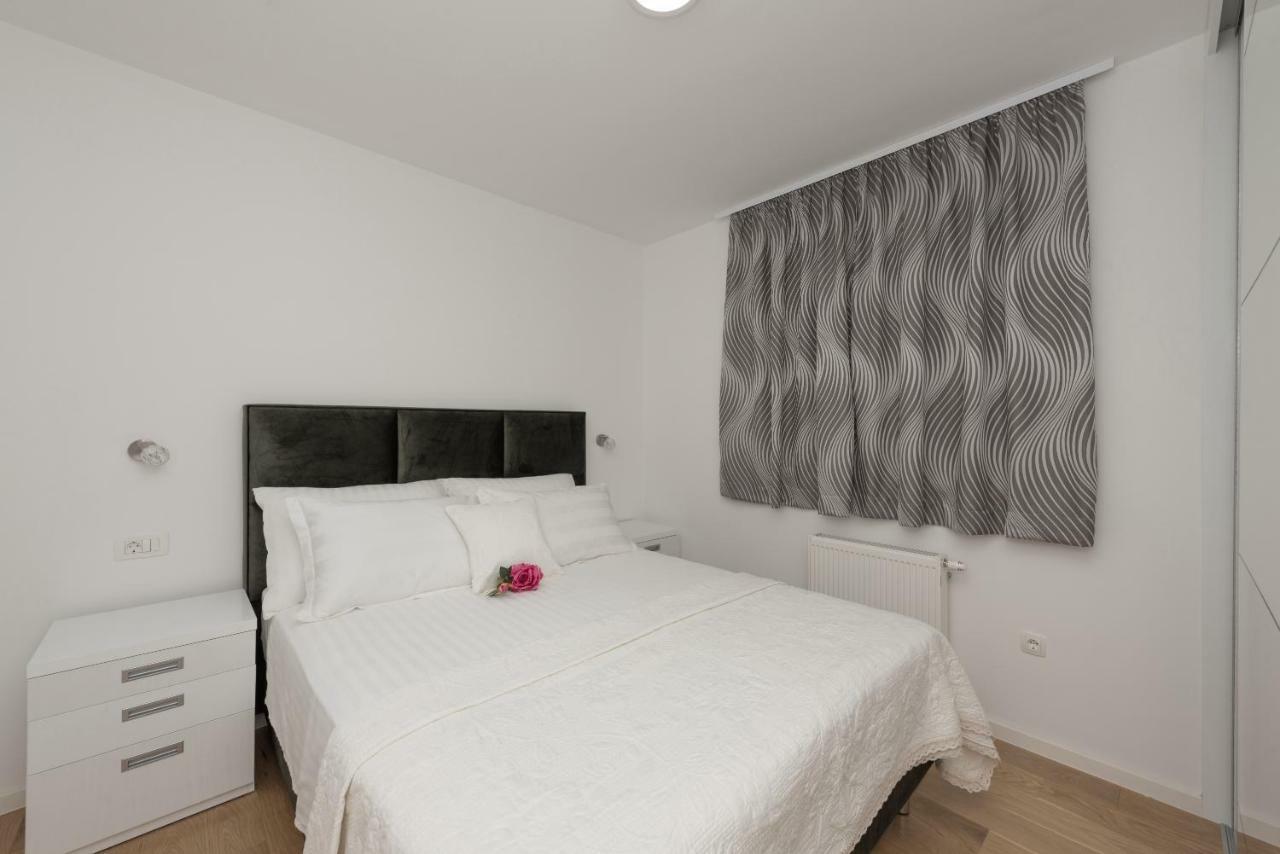 Penthouse Jure Apartment Makarska Exterior photo